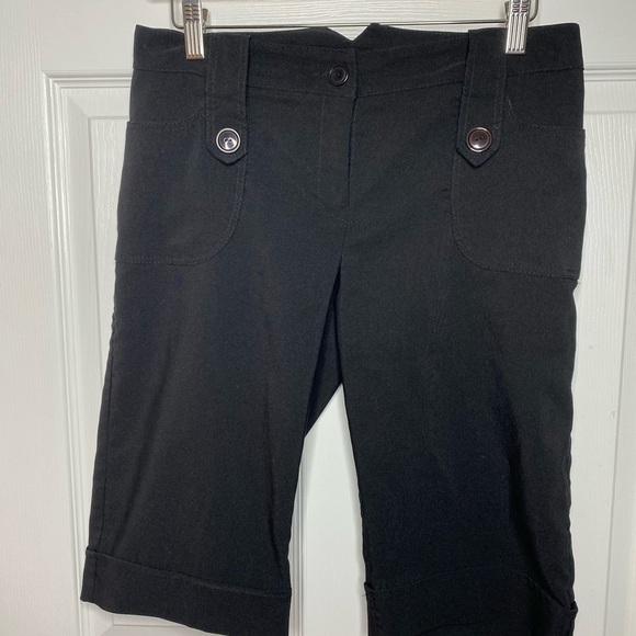 mkm Designs Bermuda Dress Shorts, size 5-6 Women’s black, buttons on pockets - Picture 4 of 5